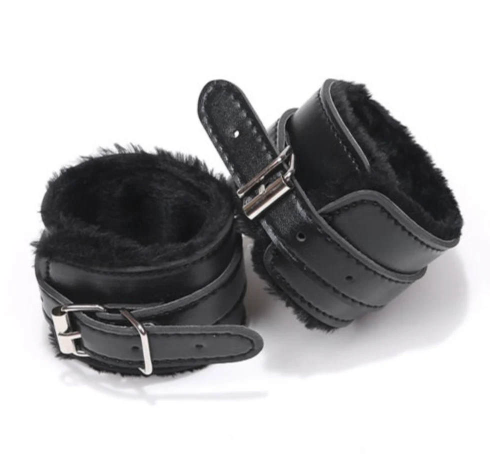 Esposas Shadow Fur Handcuffs Black - Sex & Mischief